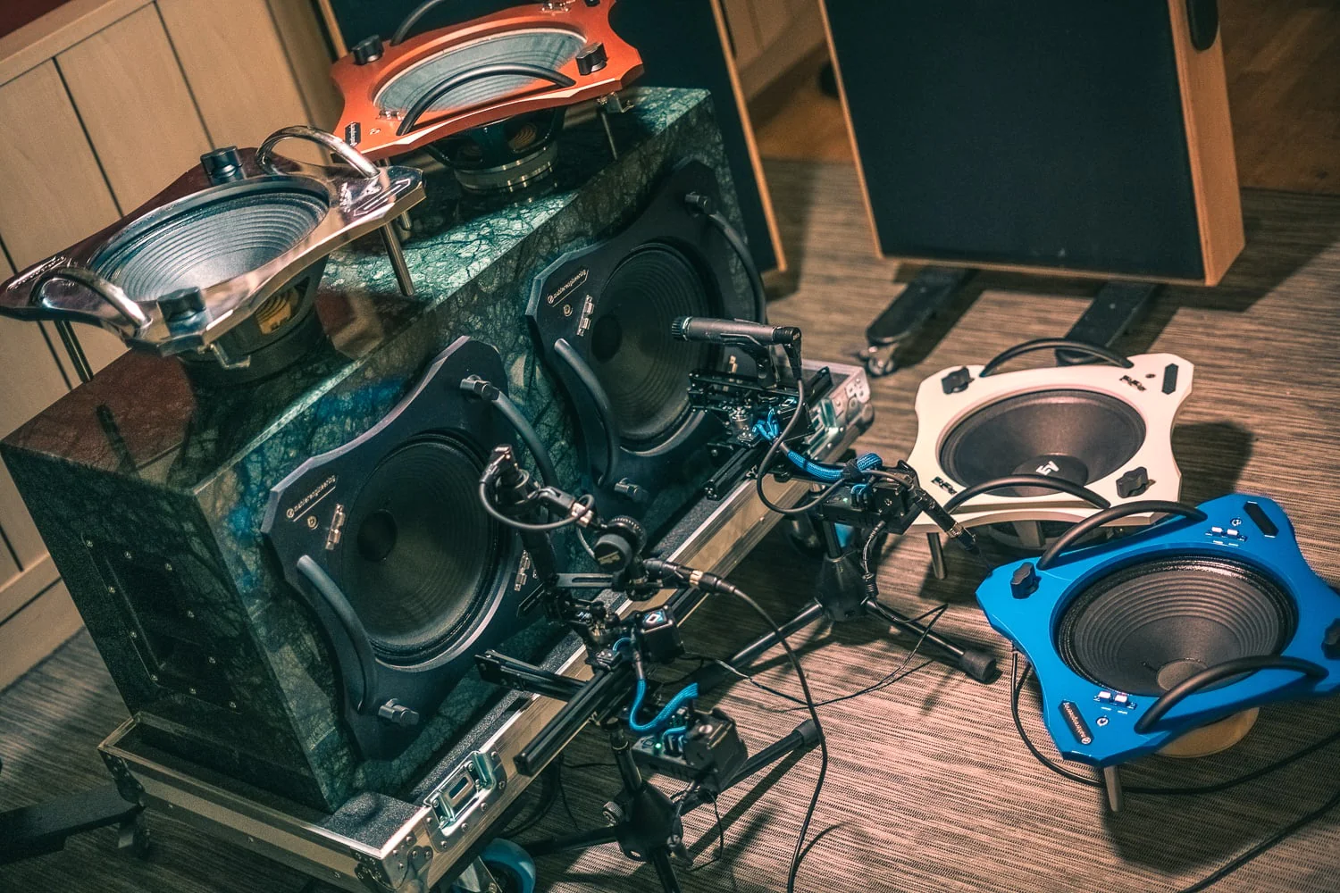 堅固な花崗岩で作られたユニークな 300 ポンドのマーラー 2x12 キャビネット